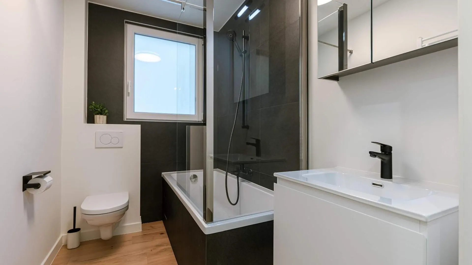 Huswell - Charming Central Apartment In Ostend - Perfect For 7 Guests 0*,