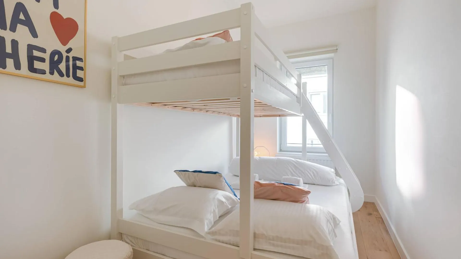 Huswell - Charming Central Apartment In Ostend - Perfect For 7 Guests 0*,